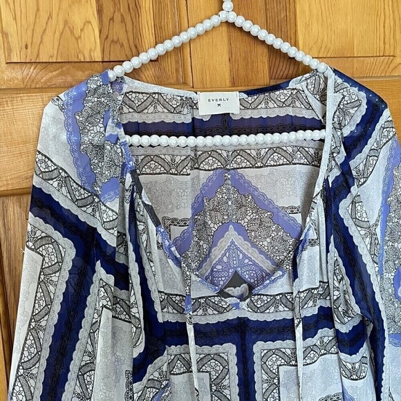 Everly Blouse M Blue Popover Lightweight Sheer Business Career Geometric Summer - Picture 2 of 8